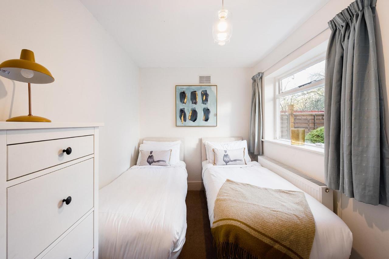 Heart Of Ealing Apartment With Garden London Exterior photo