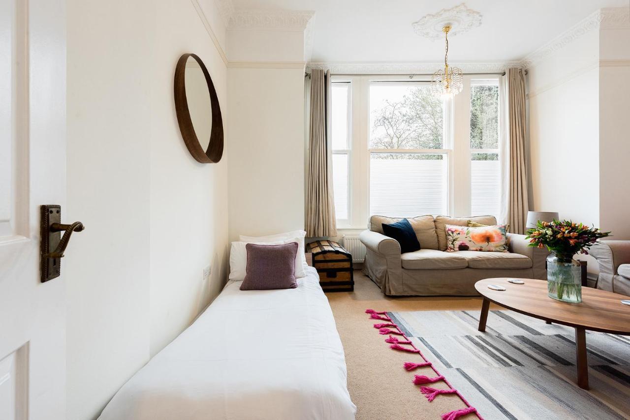 Heart Of Ealing Apartment With Garden London Exterior photo