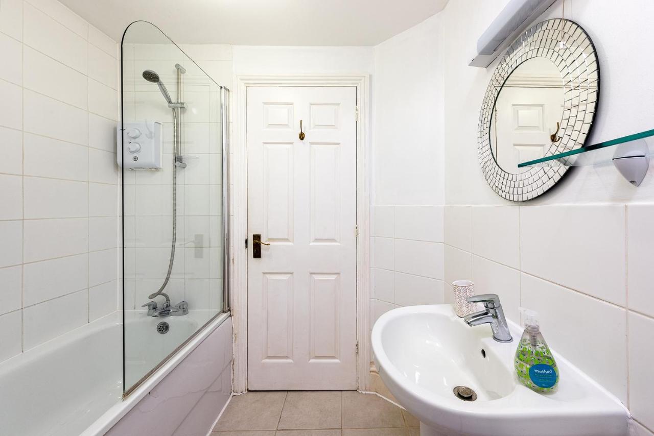 Heart Of Ealing Apartment With Garden London Exterior photo